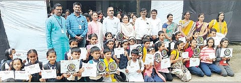 कौतुकास्पद ! विद्यार्थ्यांनी साकारल्या टाकाऊतून टिकाऊ वस्तू