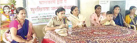 खराबवाडी येथील मेळाव्यात बोलताना पोलिस उपनिरीक्षक संगीता भंडरवाड.