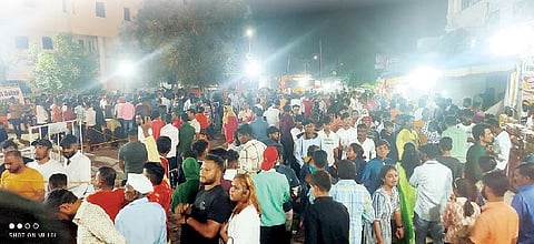 पुणे : चतुःश्रृंगीवर तरुणांची हुल्लडबाजी उत्तररात्री अलोट गर्दी