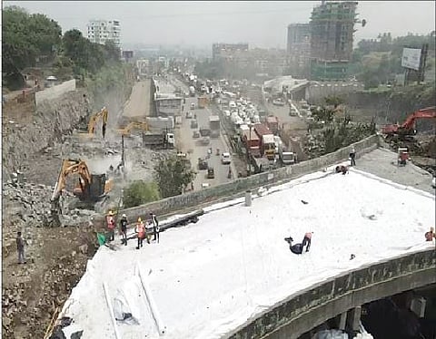 चांदणी चौकातील उड्डाणपूल शनिवारी मध्यरात्री स्फोटाद्वारे पाडण्यात येणार आहे.