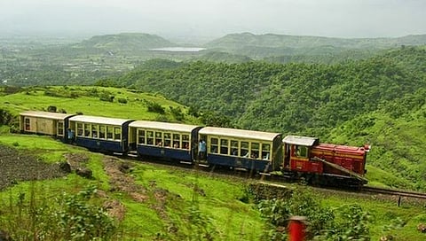तीन वर्षांनंतर नेरळ-माथेरान मिनी ट्रेन सुरू