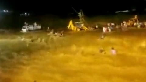 पश्चिम बंगालमध्ये मोठी दुर्घटना; दुर्गा विसर्जनादरम्यान आलेल्या पूरात आठ जणांचा मृत्यू, अनेकजण बेपत्ता