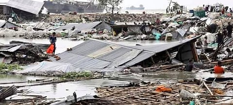 Cyclone Sitrang | सितरंग चक्रीवादळाचा तडाखा; बांगलादेशात २८ जणांचा मृत्यू, १० हजार पत्र्याची घरे उद्ध्वस्त