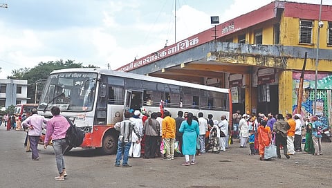 नाशिक - बसस्थानके गजबजली,www.pudhari.news