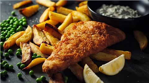 Fish and Chips – फिश अँड चिप्स : ब्रिटिश लोकांचा वडापाव, कधी गेला लंडनला तर हमखास खा