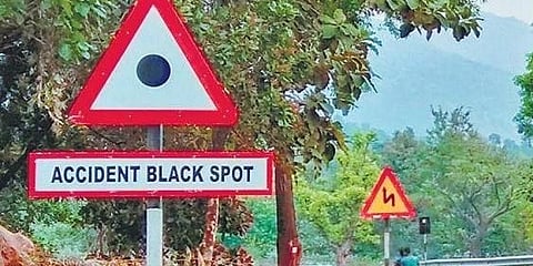 पघातप्रवण स्थळ / Accident-prone area