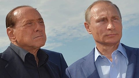International affairs : रशियाचे राष्ट्राध्यक्ष पुतिन व इटलीचे माजी प्रधानमंत्री बर्लुस्कोनी यांच्यात व्होडका-वाईनसह शुभेच्छा संदेश