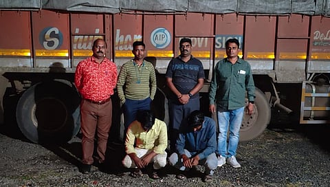 जालना : गोंदी पोलिसांनी टाकलेल्या धाडीत एका गावठी बंदुकीसह दोन तलवारी जप्त