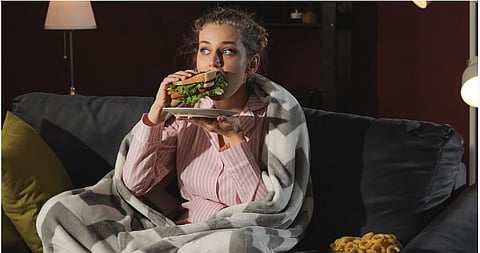 तुम्ही रात्री उशिरा जेवता का? होऊ शकतात ‘हे’ घातक परिणाम – Side Effects of Late night eating