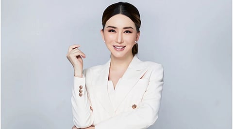 अब्जाधीश तृतियपंथी सुंदरी बनली Miss Universeची मालक