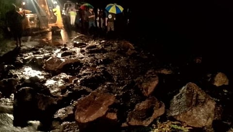 नाशिक : सप्तशृंगी घाटात रात्री दरड कोसळली