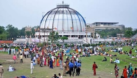 नागपूर : दीक्षाभूमीवर धम्मचक्र प्रवर्तन दिनानिमित्त उसळला भीमसागर