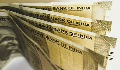 SBI warns against freebies | मोफत योजना अर्थव्यवस्थेसाठी टाईम बॉम्ब, SBI ने दिला इशारा