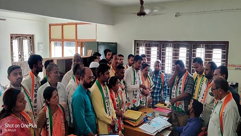 धुळे : मौलाना आझाद अल्पसंख्याक महामंडळाच्या कार्यालयासमोर राष्ट्रवादीचे आंदोलन