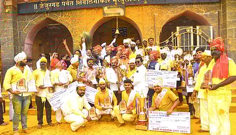 जेजुरी : तलवार तोलून धरणे स्पर्धत अमोल खोमणे, कसरत स्पर्धेत सचिन कुदळे प्रथम