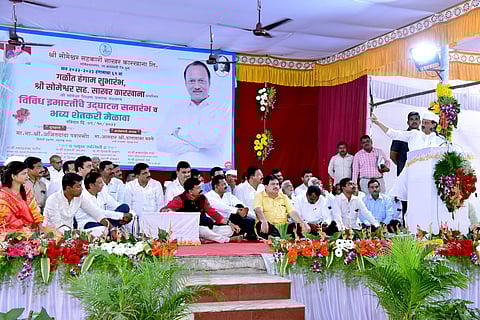 एकमेकांना गद्दार म्हणण्याने राज्याचे प्रश्न सुटतील का ? विरोधी पक्षनेते अजित पवार यांचा सवाल