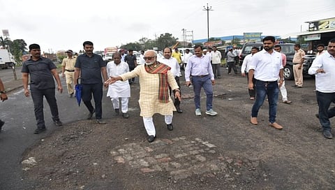 नाशिक- मुंबई महामार्गाच्या दुरावस्थेवरून छगन भुजबळ आक्रमक