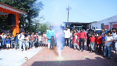 नाशिक : आधारतीर्थ मधील अंधारात उधाणची रोषणाई….!!