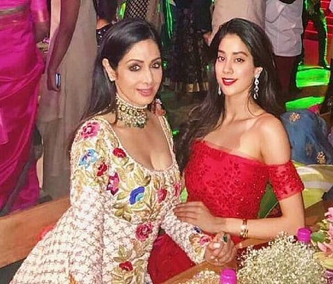 …………..आणि म्हणून इंग्लिश -विंग्लिशच्या शूटिंग दरम्यान श्रीदेवीने रडत -रडत केला होता जान्हवीला फोन