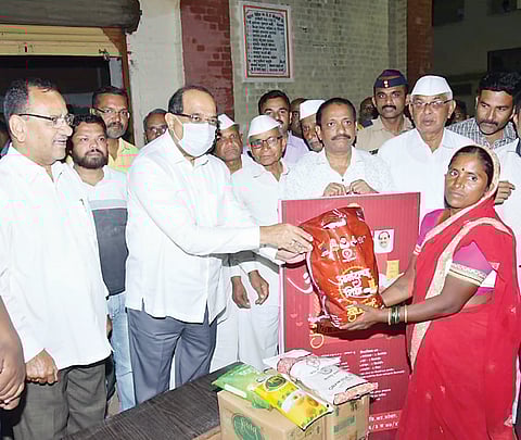 लोणी : रेशनवर ‘आनंदाचा शिधा’ वाटपास सुरुवात ; 50 हजार किट पोहोचले