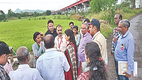 नाशिक : ‘तो’ मृत्यू न्यूमोनियामुळेच, तारांगणपाड्याला सीईओंनी दिली भेट