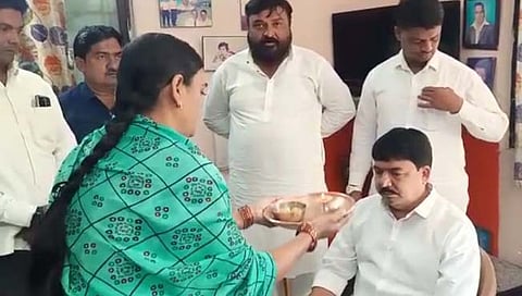 धुळे: शहिदांच्या परिवारासोबत आ. फारुख शाह यांनी साजरी केली भाऊबीज