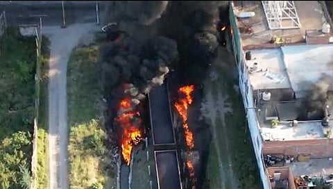 Mexico | मेक्सिकोत अग्नितांडव! इंधन ट्रकची रेल्वेला धडक, आगीत १२० घरांचे नुकसान (पहा व्हिडिओ)