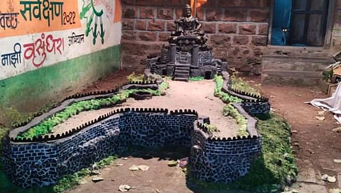 कुरुंदवाड : बालचमूंनी साकारली प्रतापगड-रायगड-जंजिरा किल्ल्याची प्रतिकृती