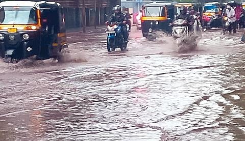 Weather Forecast | मान्सून माघारी परतताना राज्यातील अनेक भागांत धुवाँधार, पुढील २-३ दिवस जोर कायम राहणार