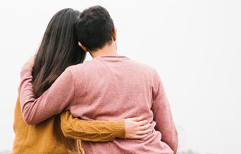 Benefits of Partner Hug : जोडीदाराच्या मिठीत झोपण्याचे आरोग्यदायी फायदे