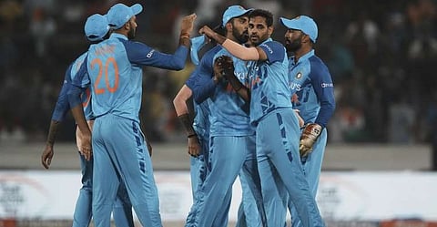 Team India : सेमी फायनलपूर्वी टीम इंडियासमोर मोठे संकट, ‘या’ खेळाडूला…