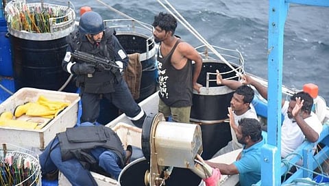ICG ‘शौर्य’ने 5 श्रीलंकन मच्छीमारांना नावेसह पकडले