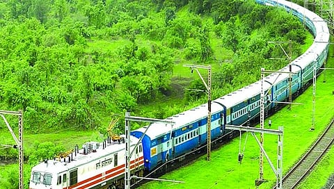 Indian Railway : रेल्वे मालामाल! अनारक्षित प्रवासी श्रेणीच्या महसुलात ५०० टक्क्यांची वाढ