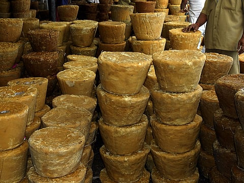 Jaggery Price: साखरेपाठोपाठ गूळही महागला