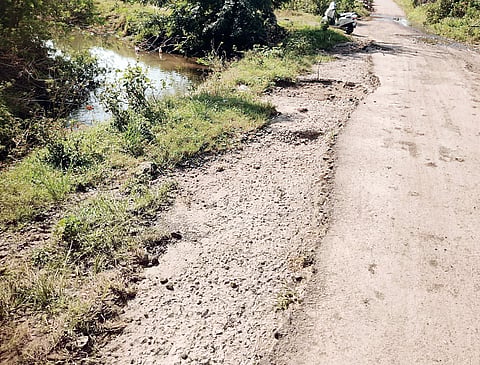 सरपंच, ग्रामसेवक आमचं ऐकत नाहीत ! जेऊर ग्रामपंचायत सदस्याच्या आरोपाने खळबळ