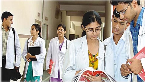 ‘MBBS’ in Hindi : भारतात पहिल्यादांच ‘एमबीबीएस’ अभ्यासक्रम हिंदीतून; तीन पुस्तके तयार