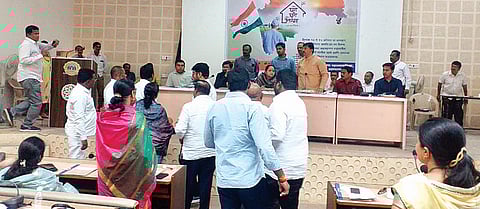 नगर : महासभेत आरोपांचे फटाके ! रस्ते, कचरा, आरोग्याच्या प्रश्नवर नगरसेवक आक्रमक