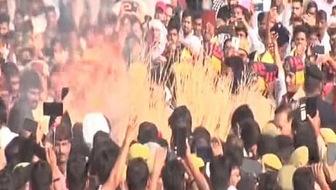 मुलायमसिंह यादव अनंतात विलीन; अखिलेश यांनी दिला पार्थिवाला मुखाग्नी