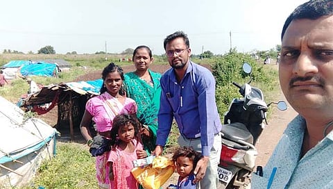 नाशिक: दिवाळी वाटप करतानाच, गर्भवतीची प्रसूती करत दाखवले माणुसकीचे दर्शन