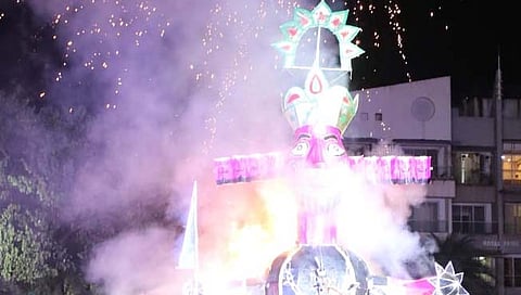 पनवेलमध्ये पहिल्यांदाच तब्बल २५ फुटी रावणाच्या प्रतिकृतीचे दहन