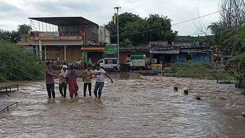 परभणी : चारठाणा येथील गोदरी नदीला पूर; कसबा पेठ विभागातील अनेक गावांचा संपर्क तुटला