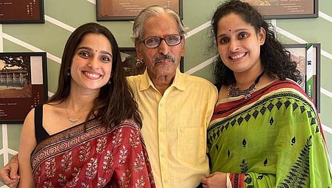 priya bapat with father and sister shweta