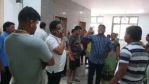 रायगड: महाडमध्ये तीव्र पाणीटंचाई; संतप्त नागरिकांचा नगरपालिकेवर मोर्चा