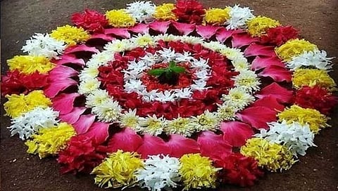 Diwali Festival : दीपावलीच्या मंगलमय पर्वावर या सुरेख रांगोळ्यांनी सजवा आंगण!