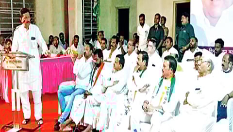 सातारा : दोघेजण भाजप पुजारी टोळीसारखी चालवत आहेत