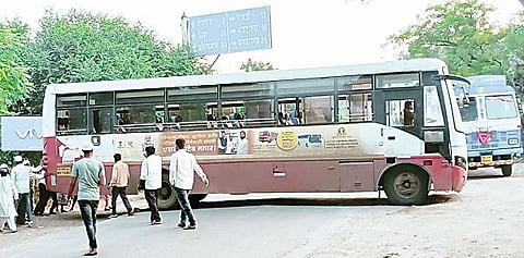 एसटीनेच केला अमरापूरला ‘रास्ता रोको’!