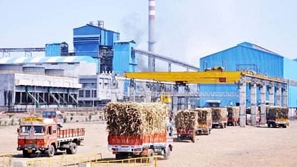 सोमेश्वरनगर : सोमेश्वरच्या अध्यक्ष- उपाध्यक्षांकडून मोटारी परत