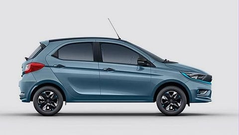 Tata Tiago EV Booking : 1100 रूपयांत 1000 किलोमीटर धावणार टाटाची ‘ही’ नवी कार; बुकिंग सुरू