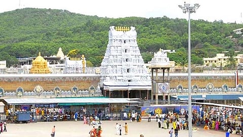 ‘या’ कारणाने दोन दिवस तिरूपती मंदिर भाविकांच्या दर्शनासाठी बंद