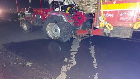 सोलापूर : ऊसदर आंदोलनाचा भडका; आंदोलकांनी ट्रॅक्टरच्या १२ टायरी फोडल्या